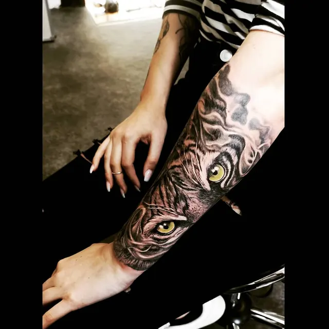Color and sketchy custom tattoo by Xelo