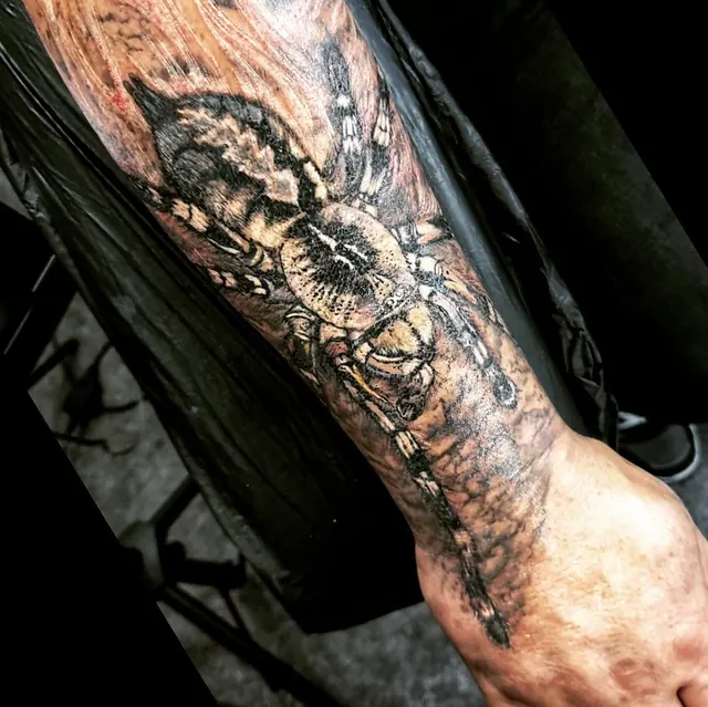 Color and sketchy custom tattoo by Xelo