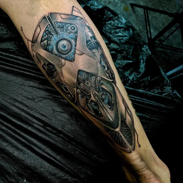 Color and sketchy custom tattoo by Xelo