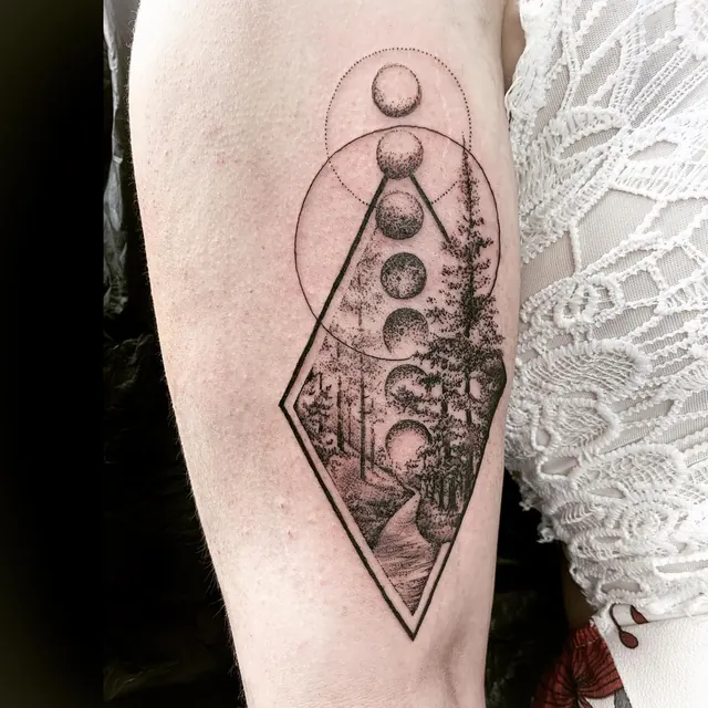 Fine feminine ornamental tattoo by Xelo