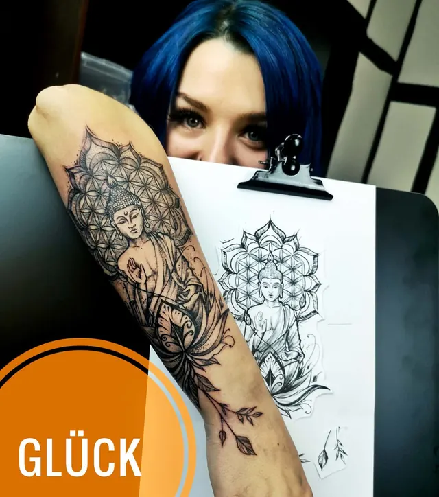 Fine feminine ornamental tattoo by Xelo