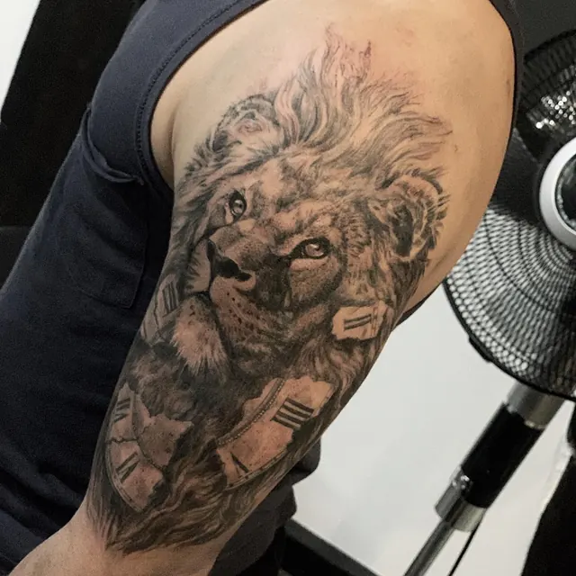 Black and grey realistic tattoo by Xelo
