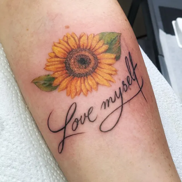 Small fine tattoo by Xelo